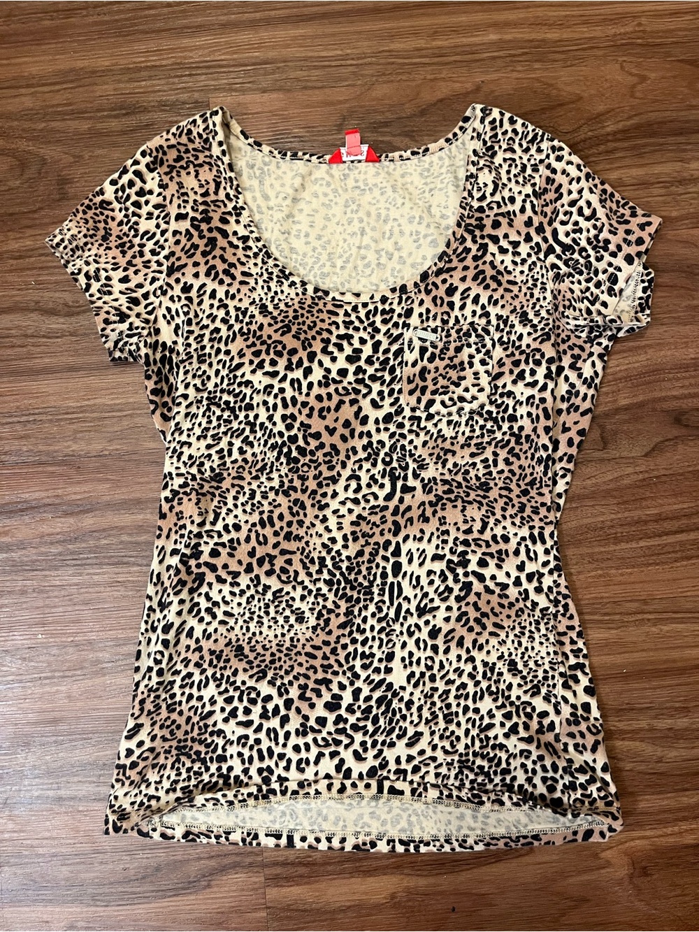 Guess leopard print tee with front pocket size medium
